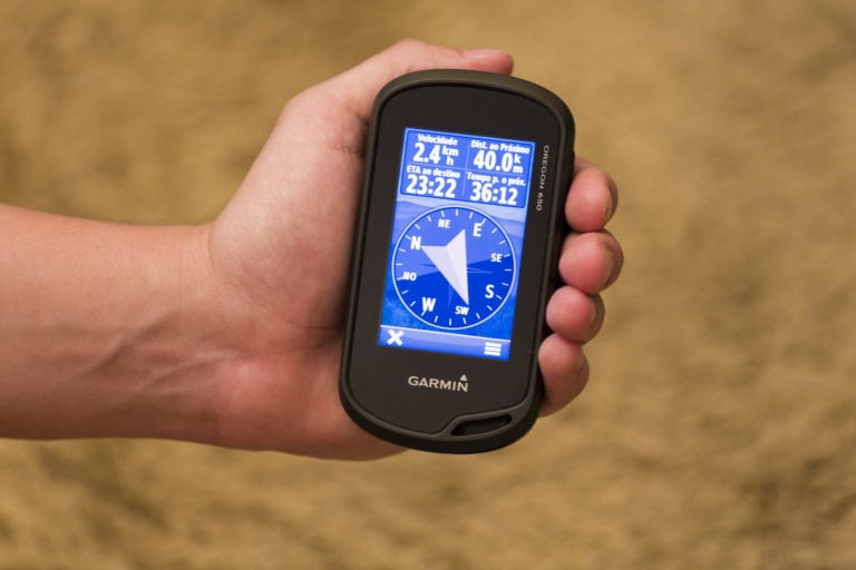 Quais rastreadores e GPS devo levar em uma viagem?