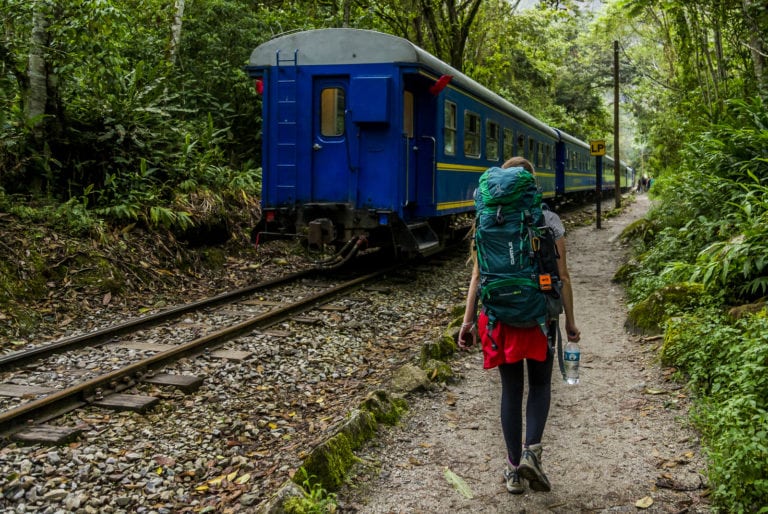Arrumando a mochila: Quais roupas devo levar para uma viagem de aventura?