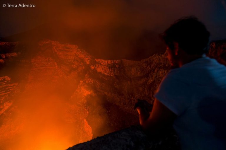 Na cratera do Vulcão Masaya, o destino mais surreal de nossas vidas