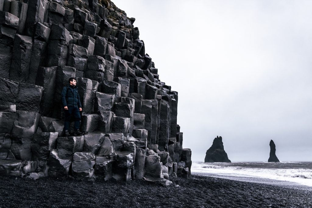 Reynisfjara praia de areia negra Game of Thrones na Islândia.