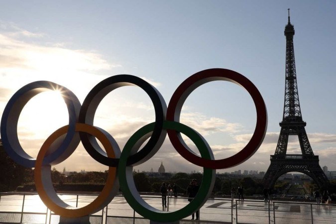 Arco olímpico em Paris, marcando a sede dos jogos.
