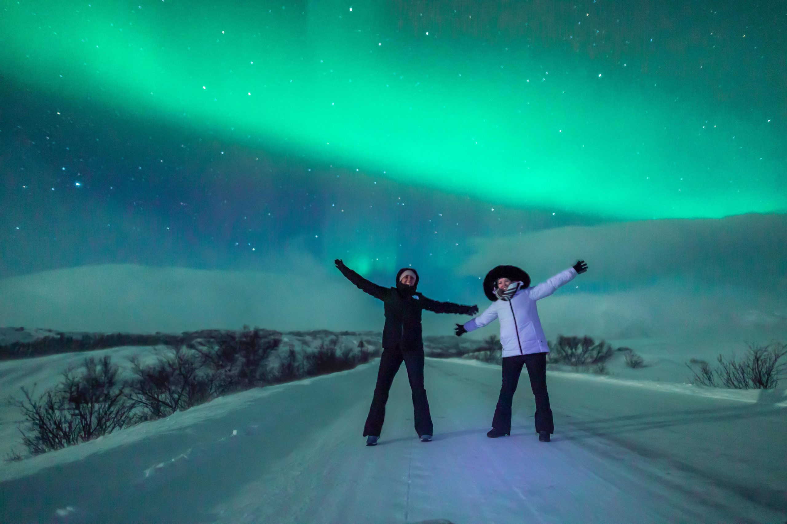 Viajantes da Expedição Islândia® com a Aurora Boreal