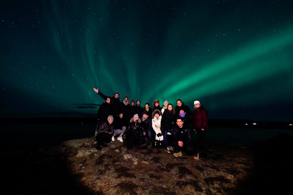 Viajantes da Expedição Islândia®️ na aurora boreal