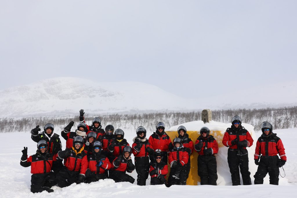 Viajantes da Expedição Ártico na tríplice fronteira entre a Noruega, Suécia e Finlândia.