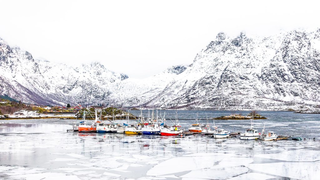 Passamos por paisagens árticas deslumbrantes.