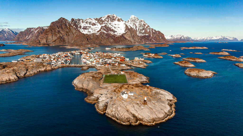 Estádio pitoresca na Noruega que visitamos durante a Expedição Ártico®.